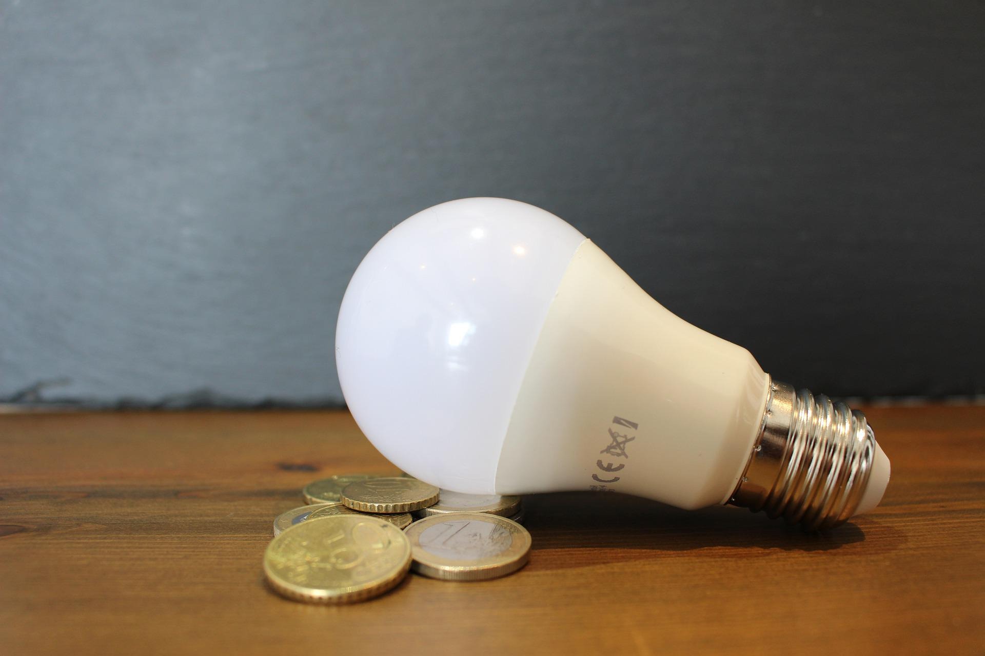 IMPACTO DE LOS PRECIOS MAYORISTAS DE LA ELECTRICIDAD EN LOS CONSUMIDORES